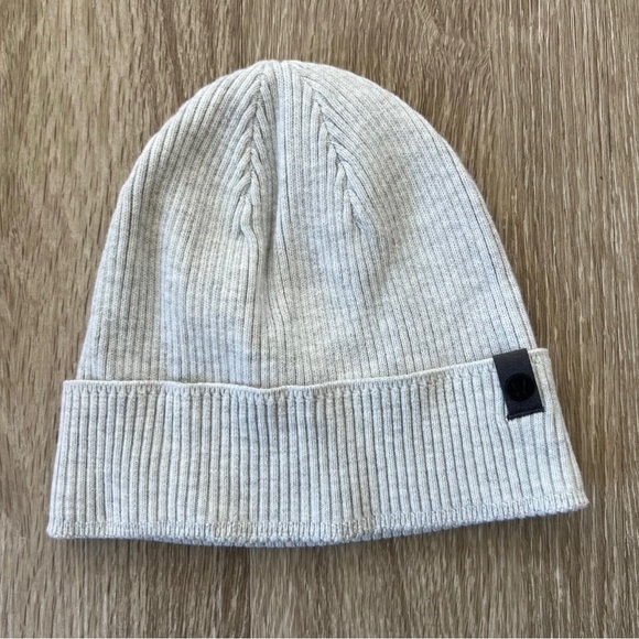 lululemon athletica Accessories - Lululemon Tight-Fit Cotton-Blend
Beanie/Hat Light Grey one size